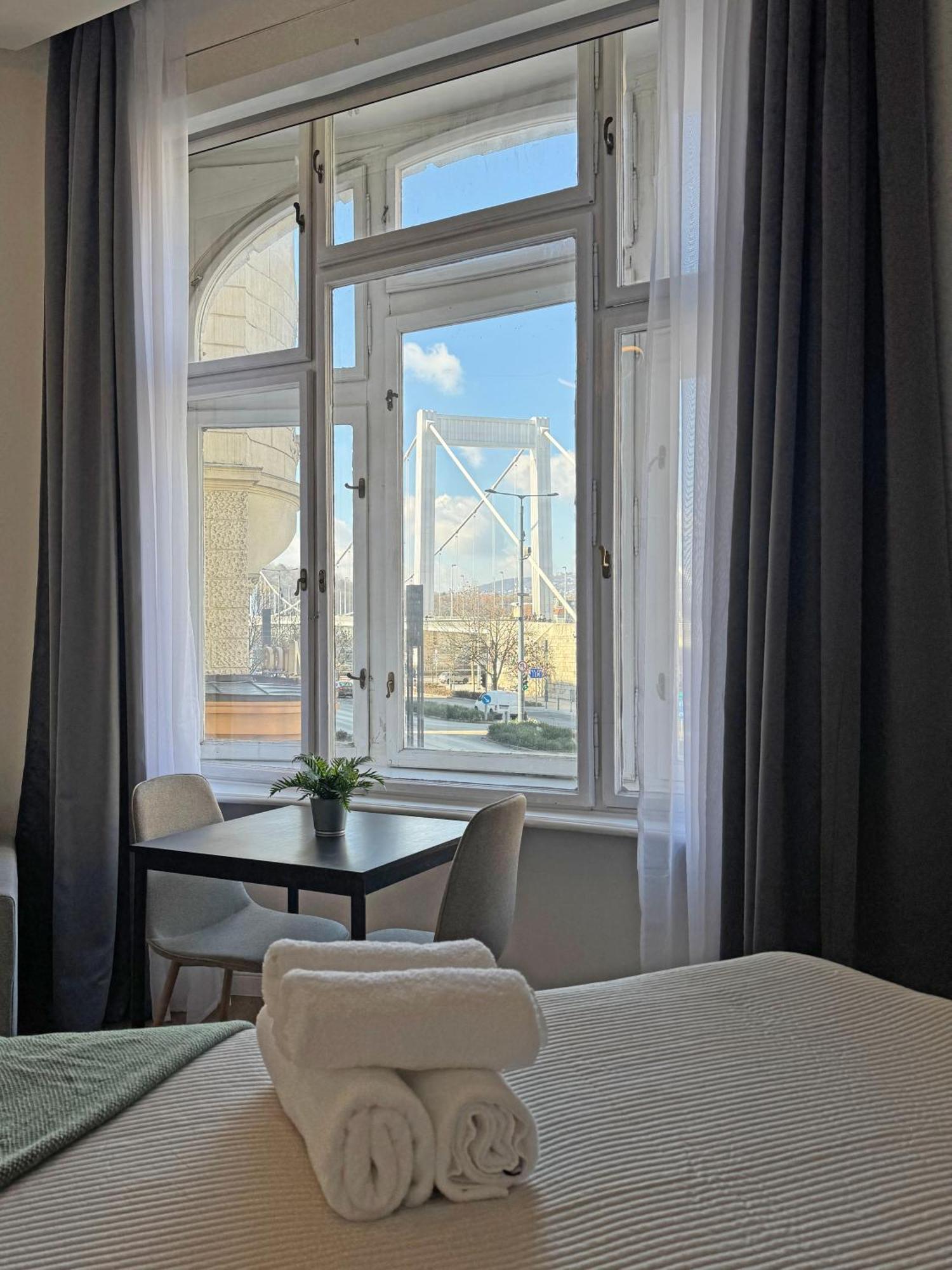Apartament Deluxe Danube Center Next To The Fashion St' *