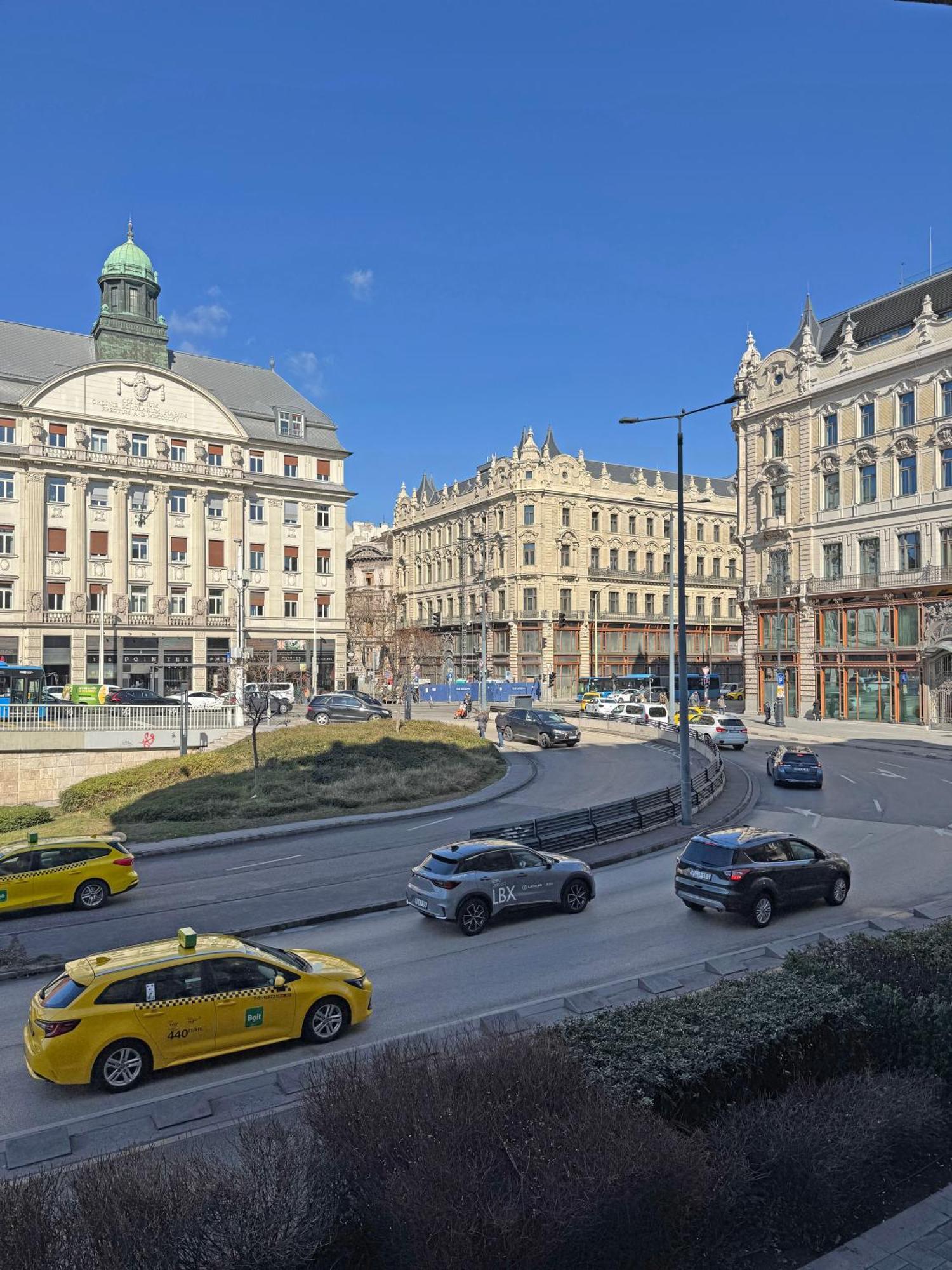 Apartment Deluxe Danube Center Next To The Fashion St' *