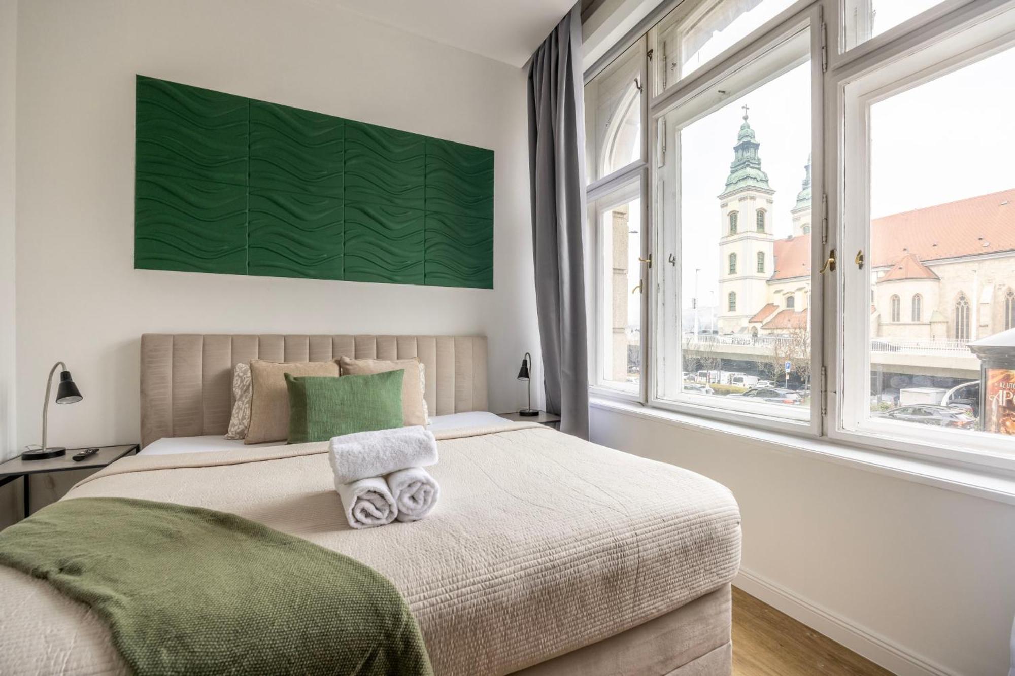 Apartment Deluxe Danube Center Next To The Fashion St'
